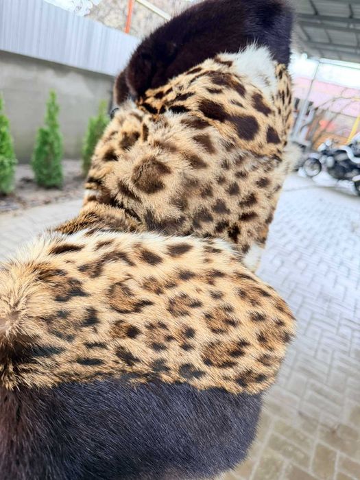 Шикарна шуба , із хутра оцелота , леопарда , та норки