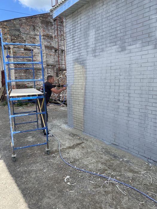 Професійна мийка та фарбування дахів ,фасадів,парканів,бруківки та інш