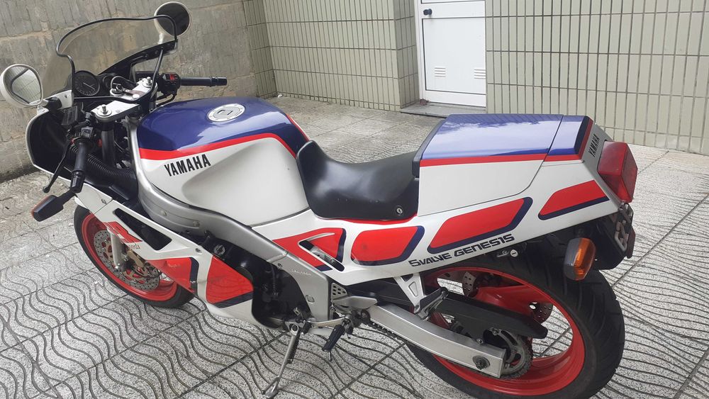 Moto Yamaha Fzr 1000