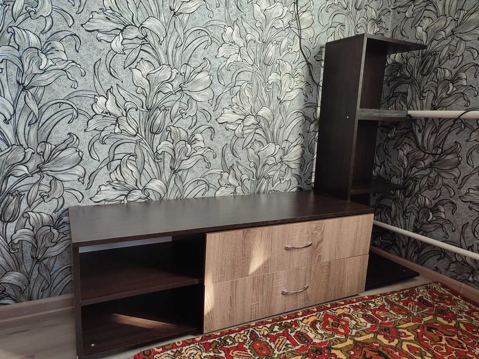 Тумбочка під телевізор