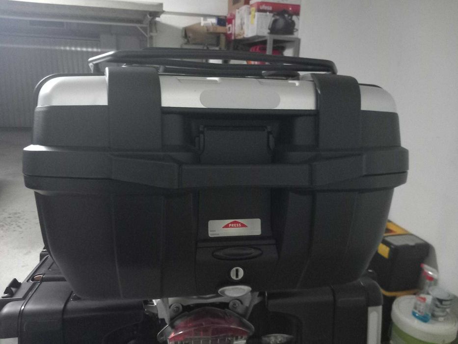 Top-Case Givi Trekker 52L + Base Givi SRA692