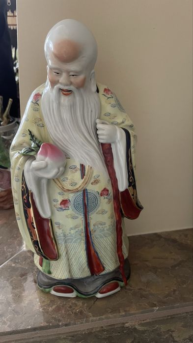 Deuses chineses em porcelana