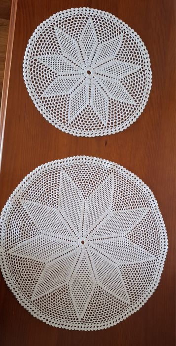 Naperão em crochê branco
