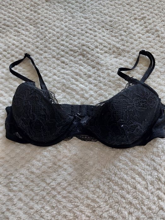 Czarny, koronkowy biustonosz. H&M rozmiar 75B