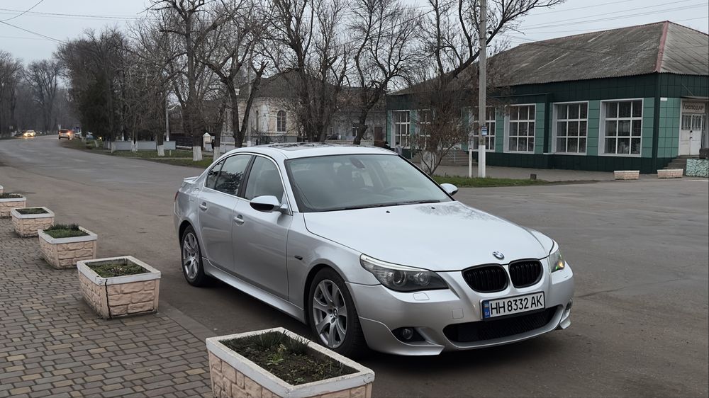 Продаю BMW E60 3.0 бенз 2009 автомат