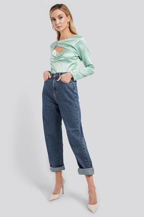 Bluzka satynowa z wycięciem Na-Kd 34