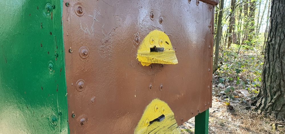 Ul typu warszawskiego z pszczołami