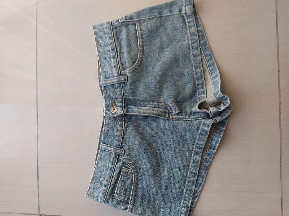 Nowe krótkie spodenki damskie firmy RAVEL rozmiar S.