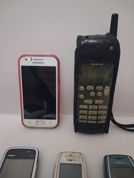 5 Antigos Telemóveis de Colecção