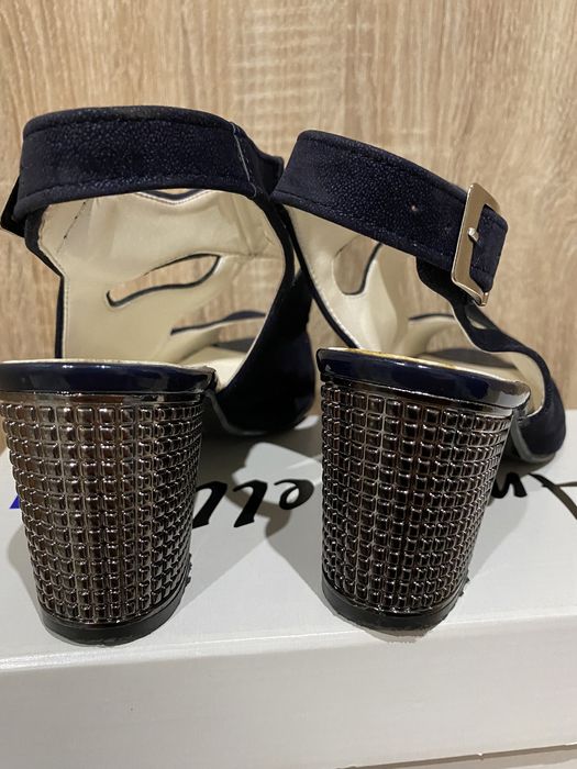 Buty na obcasie  r.39