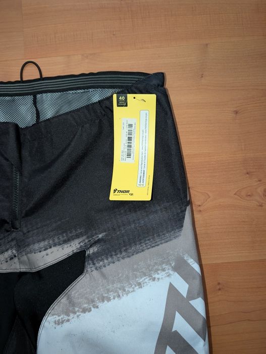 Calças de enduro da marca THOR
