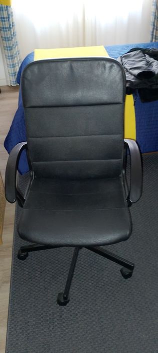 Secretária e cadeira