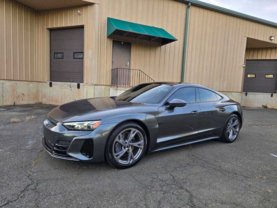 Audi e-tron GT      2022