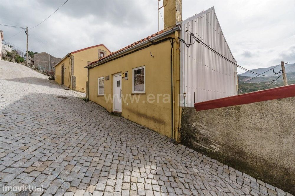 Moradia T2 / Seia, Sabugueiro — Sabugueiro, Guarda