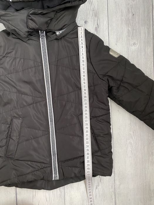 Демисезонна куртка на 3-4 роки ( зріст 104-110 см)