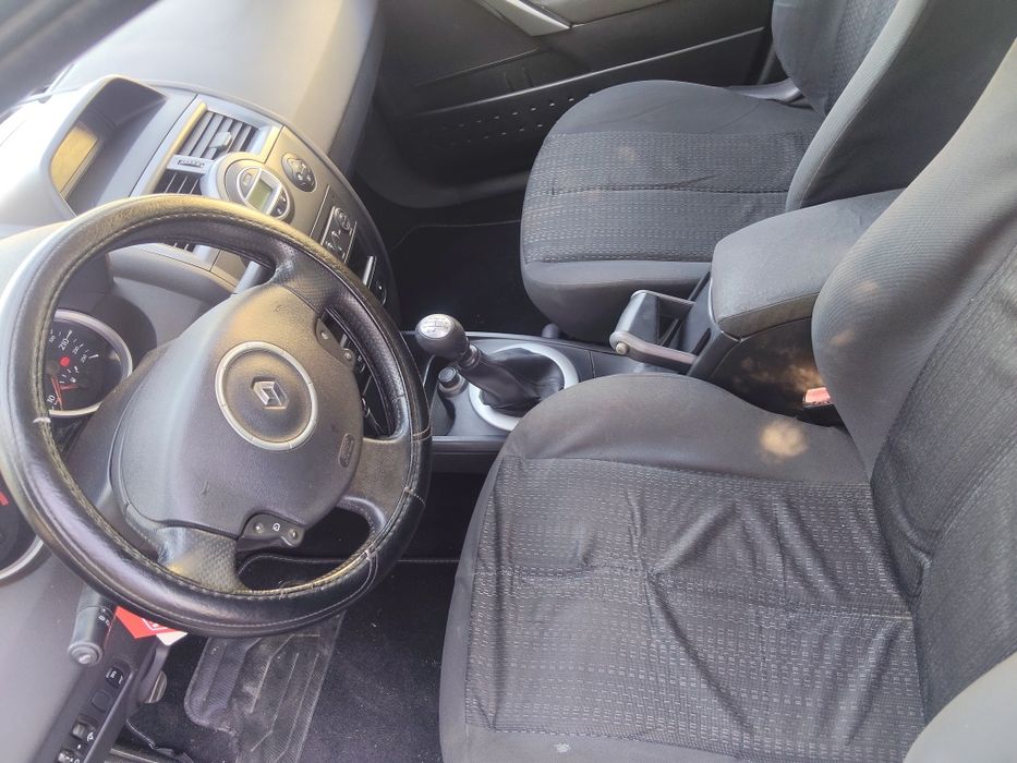 Renault Megane 1.5 dci de 115 CV revisão e distribuição feita..