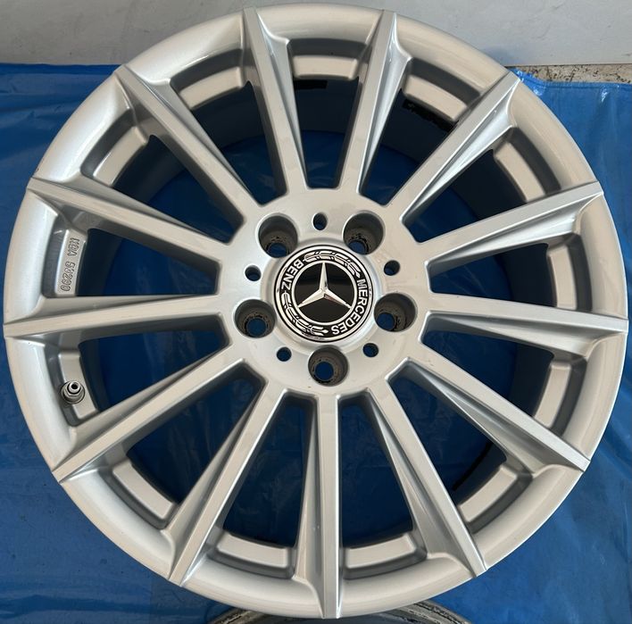 700 Felgi aluminiowe Mercedes R 17 5x112 otwór 66,6 Bardzo Ładne