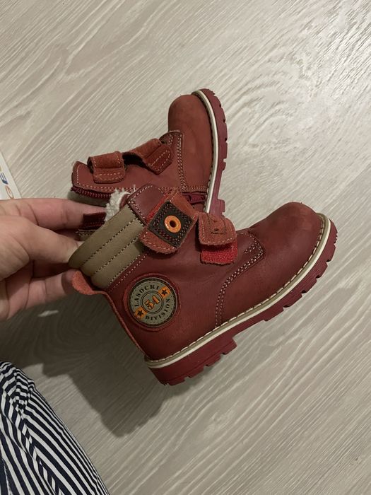 Продам дитяче взуття хайтопи zara 20,21