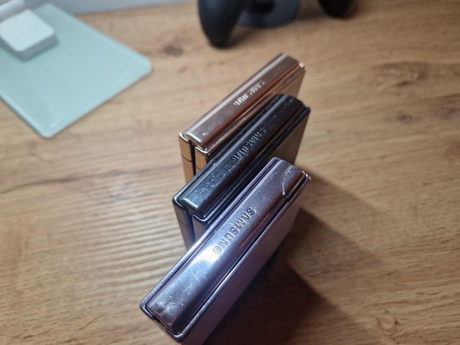 Samsung Galaxy Z Flip 2,3 деталі
