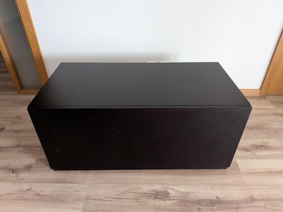 Móvel em carvalho escuro com gavetão e dois espaços