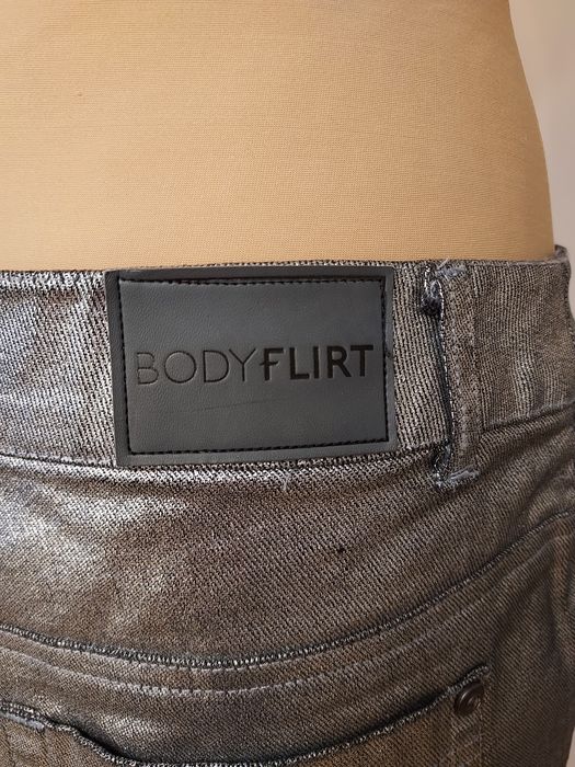 Bodyflirt srebrne spodnie 38 M z zamkami