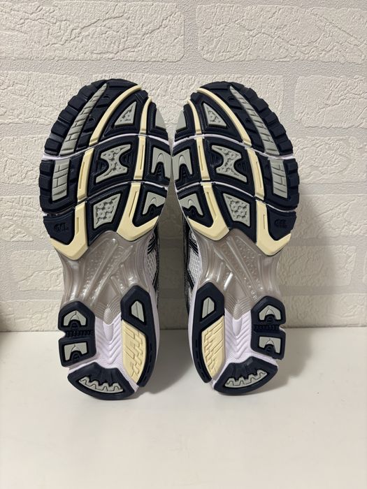 ASICS Gel-Kayano 14. Rozmiar 44