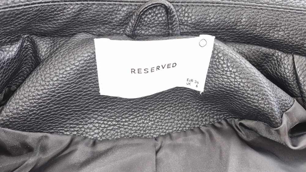 Жіноча куртка-косуха бренду  Reserved