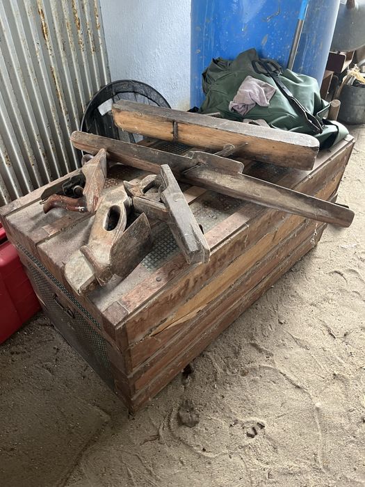 Aplainas e material carpintaria