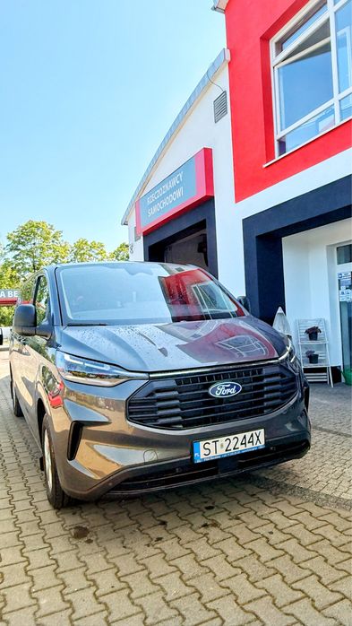 Wynajem busów FORD Custom 2.0L Ecoblue 2025r. automat. 9 osobowy, LED