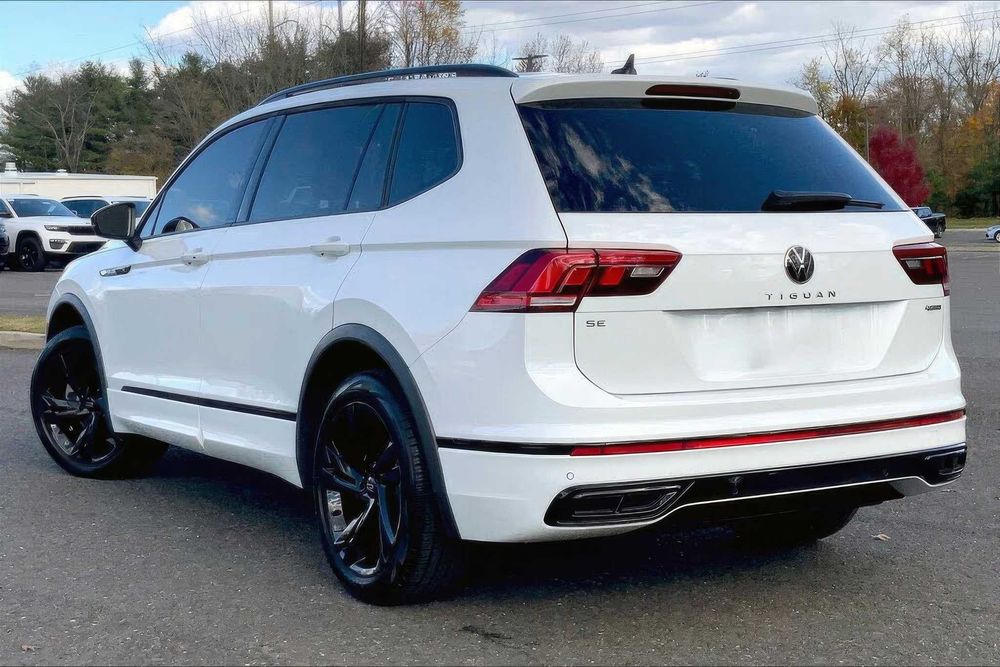 Volkswagen Tiguan SEL R-Line 4Motion      2024