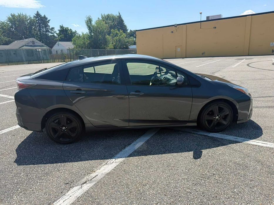 Toyota Prius      2016