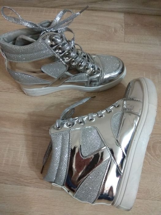 38 Lion Sneakersy na koturnie