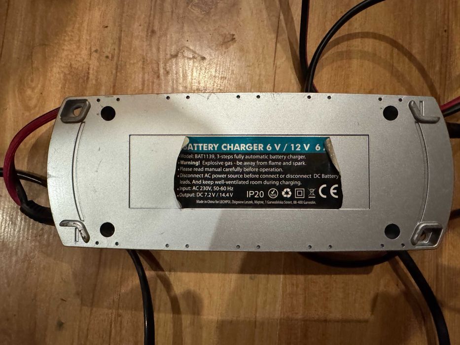 Ładowarka do akumulatorów BAT 1139
