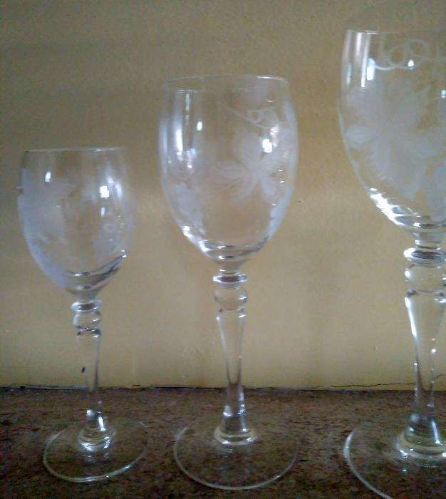 Conjunto+copos+Marinha+Grande+lapidados+%C3%A0+m%C3%A3o64552719564034122