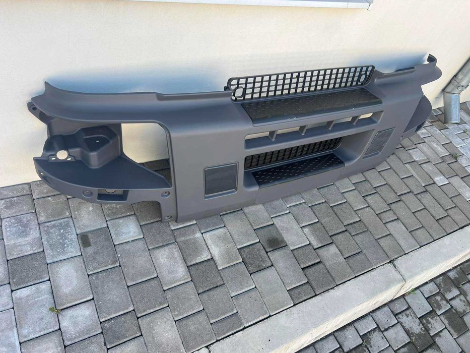 Бампер комплектний з решітками Renault Premium Dxi рено преміум бампер