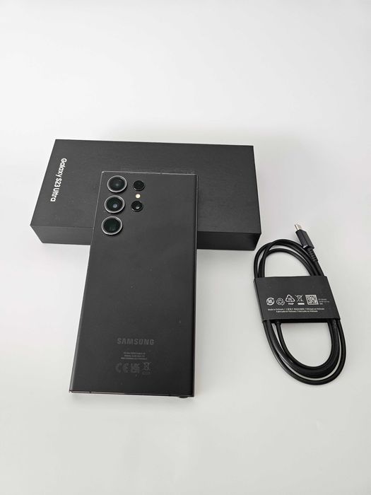 Samsung S23 Ultra 12/512gb. Muito bom.
