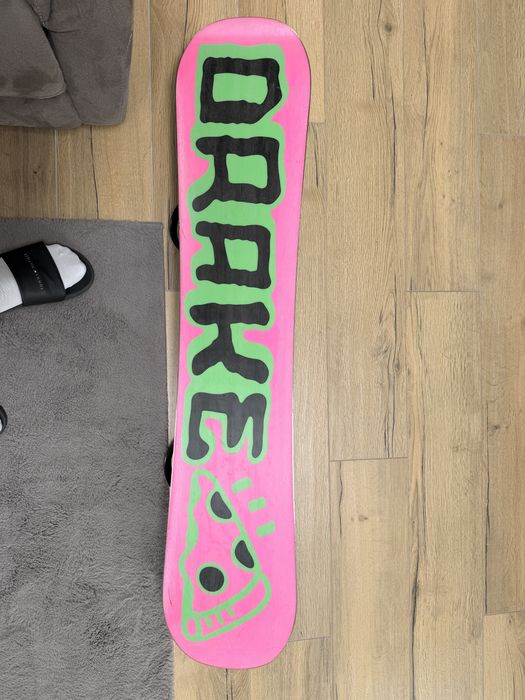 Deska snowboardowa misty drake 135 cm z wiązaniami drake. Stan dobry