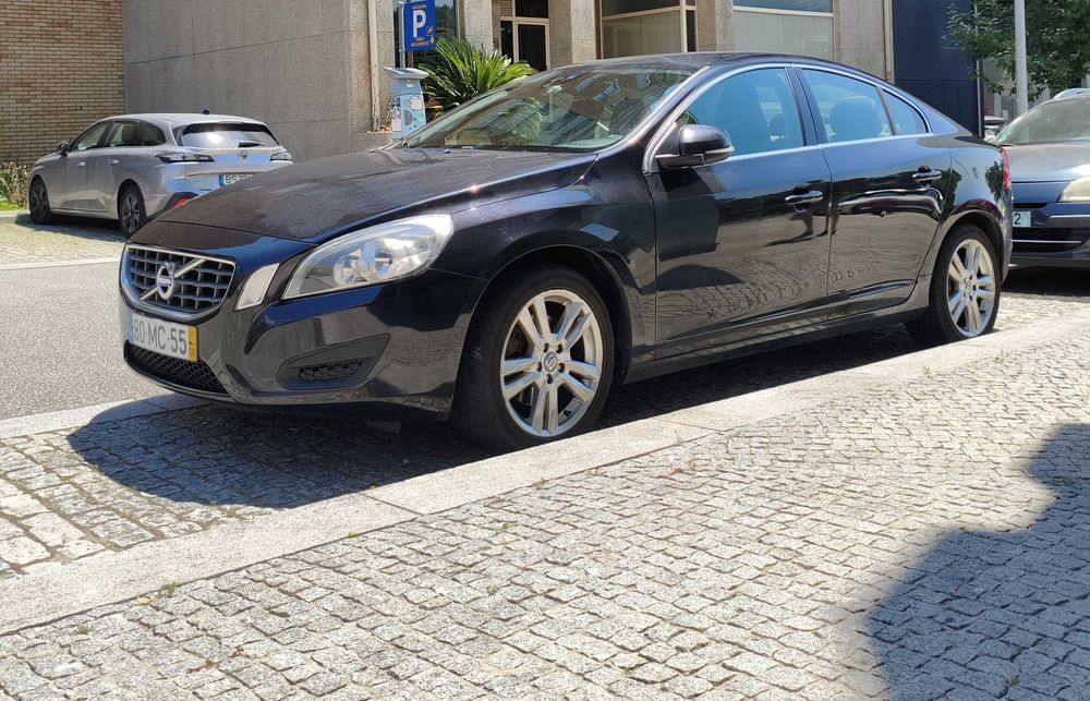 Volvo S60 D3 – Elegância Executiva, Proveniência Única e Transparência