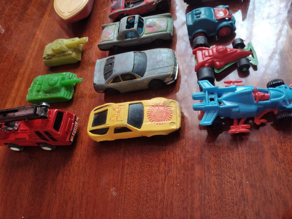 Дитячі іграшки, машинки