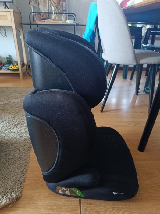 Vende cadeira de criança para carro semi-nova.