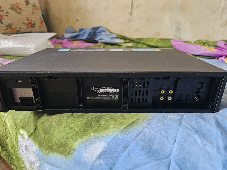 Видеомагнитофон Panasonic NV-SD320