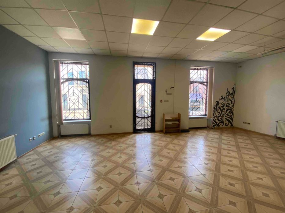 Продається приміщення комерційного призначення по вул.Мукачівська.