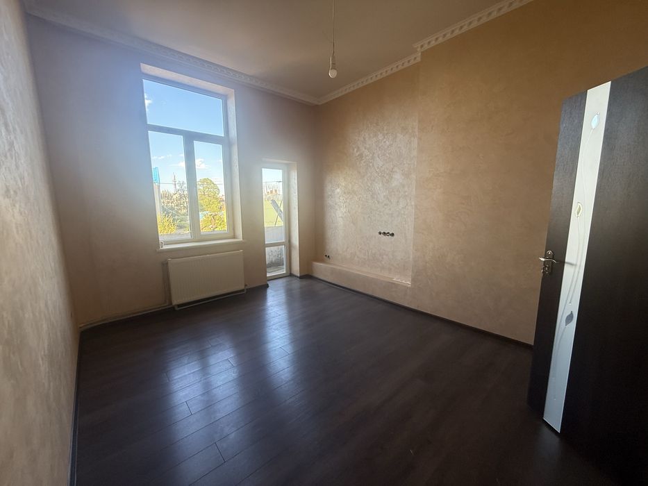 Продаж ексклюзивної 3-кімнатної квартири в центрі Самбора