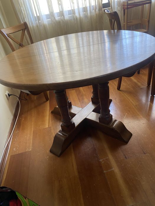 Mesa extensivel com 5 cadeiras