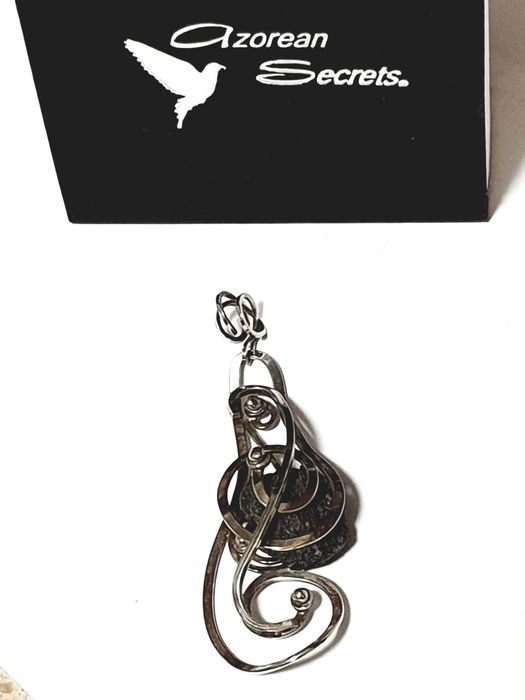 Azorean Secret lindo pendente em prata com pedra vulcânica