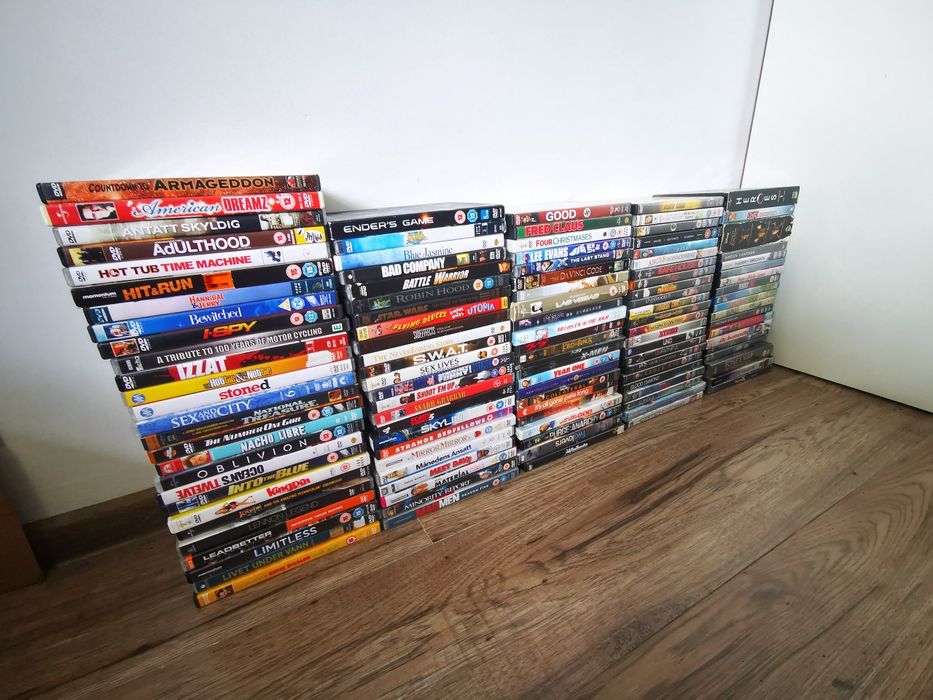 Około 120 filmów DVD