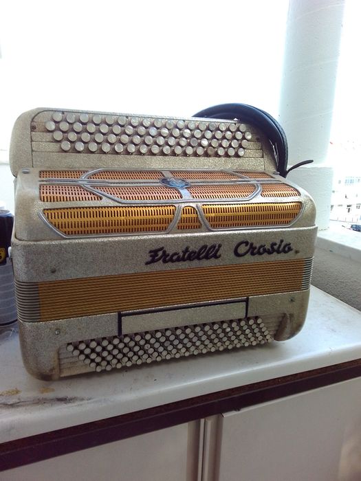 Fratelli Crosio Acordeão Italiano 3a voz- botões -  Excelente Estado com correias novas