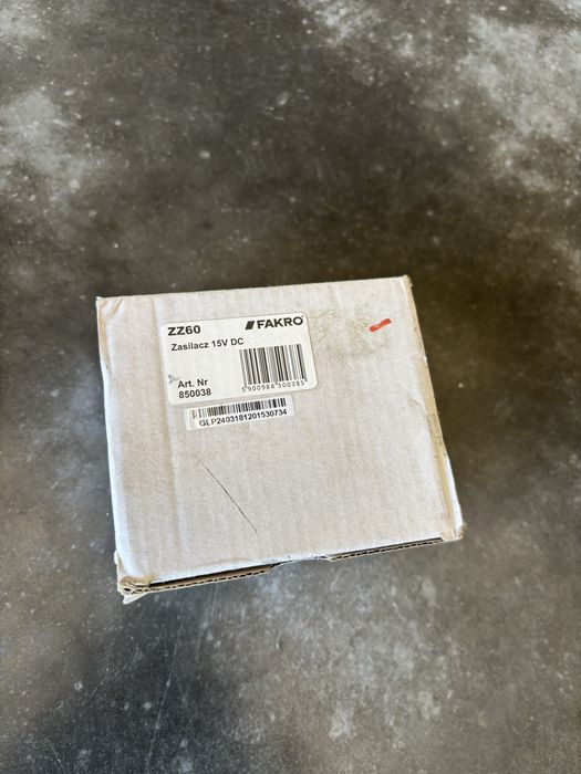Oryginalny zasilacz FAKRO ZZ60 15V DC – NOWY, nieużywany