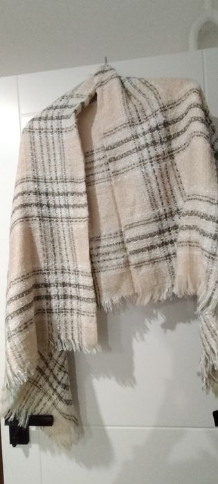 Chusta beżowa w grafitowe wzory