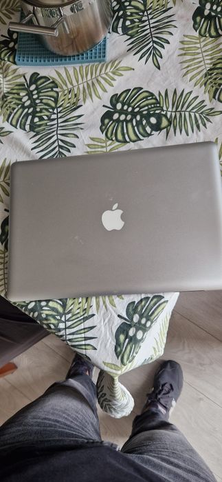 Vendo McBook Pro como novo com ótima potência leitor e tranformador cd64284458938243121